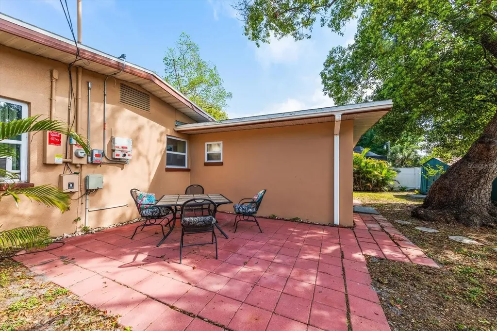 611 11th Street NW Largo FL 33770