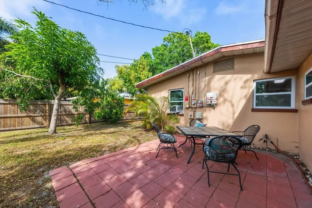 611 11th Street NW Largo FL 33770