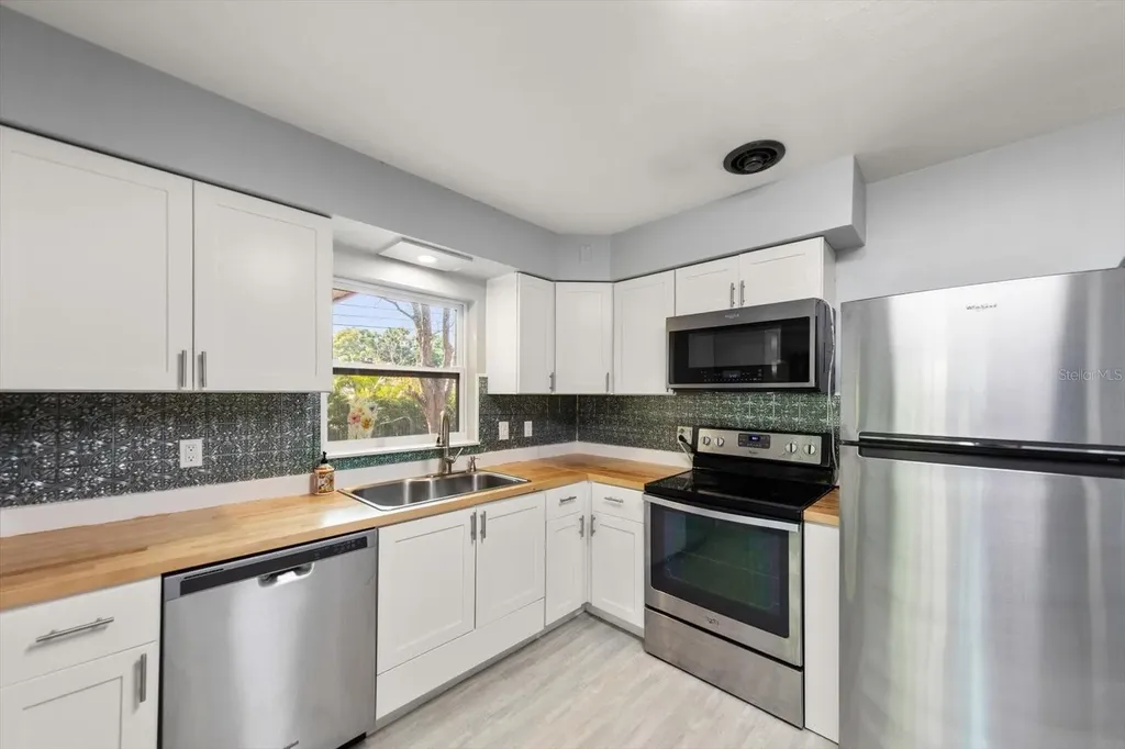 611 11th Street NW Largo FL 33770