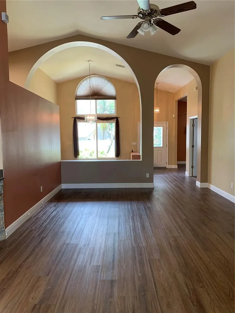 4605 Oak River Circle Valrico FL 33596