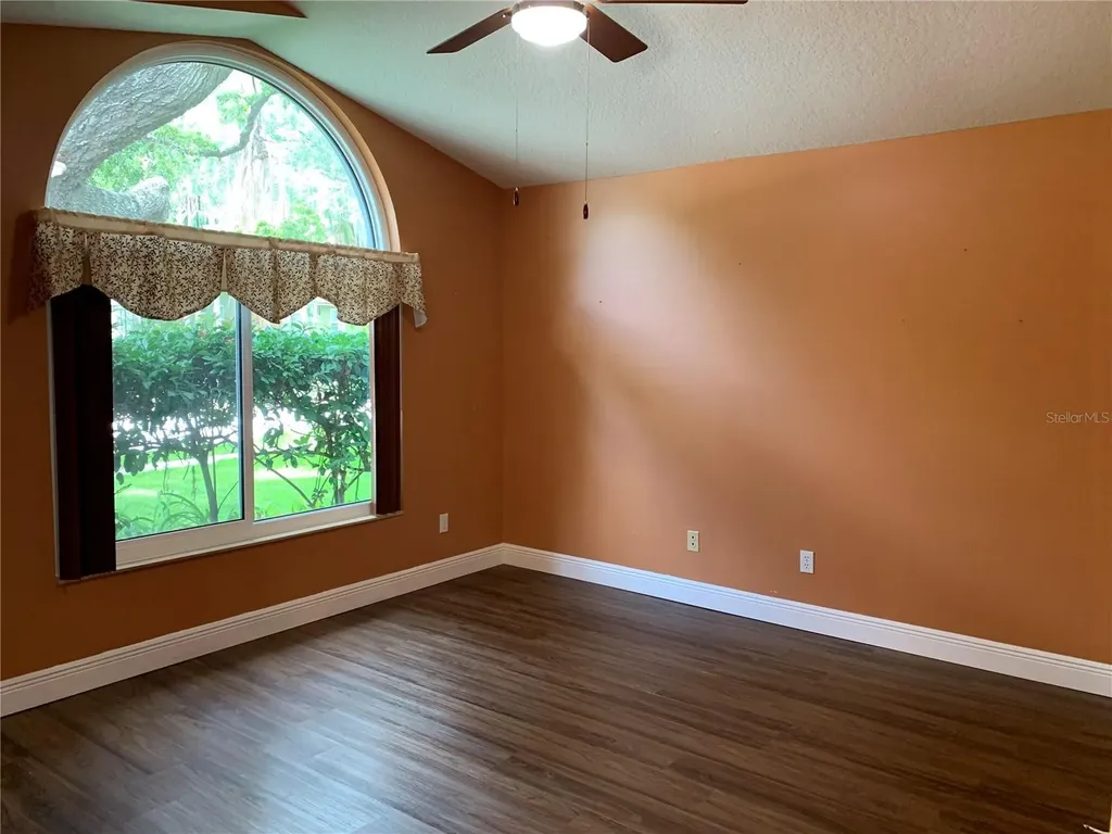 4605 Oak River Circle Valrico FL 33596