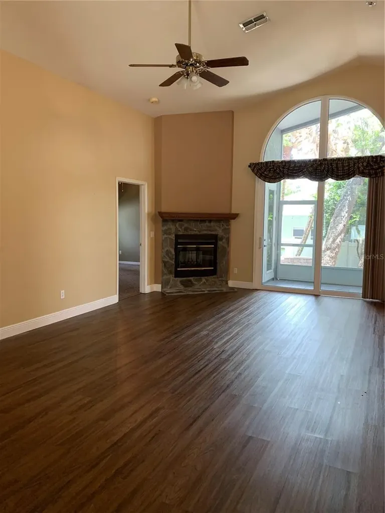 4605 Oak River Circle Valrico FL 33596