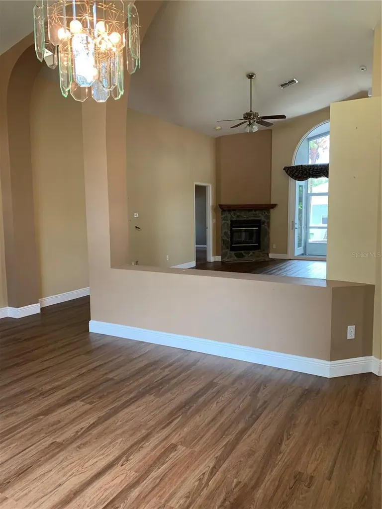 4605 Oak River Circle Valrico FL 33596