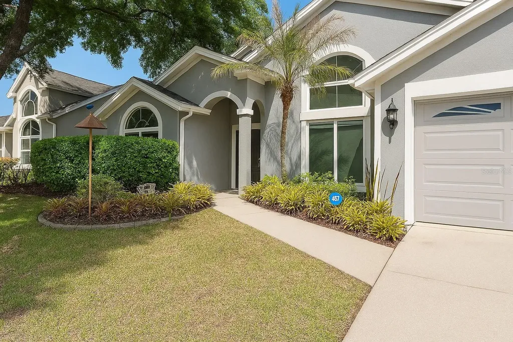 4605 Oak River Circle Valrico FL 33596