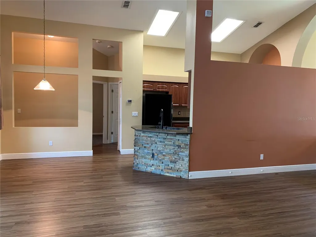 4605 Oak River Circle Valrico FL 33596