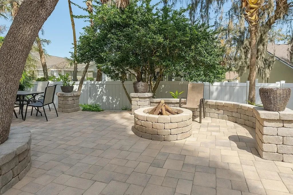 4605 Oak River Circle Valrico FL 33596