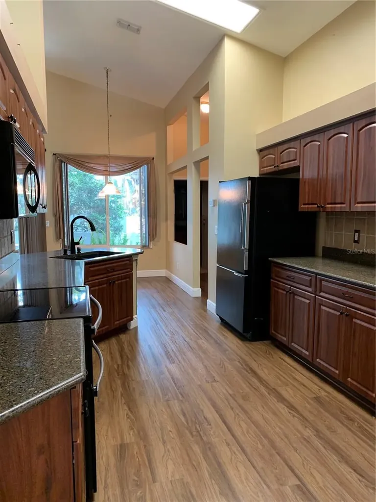 4605 Oak River Circle Valrico FL 33596