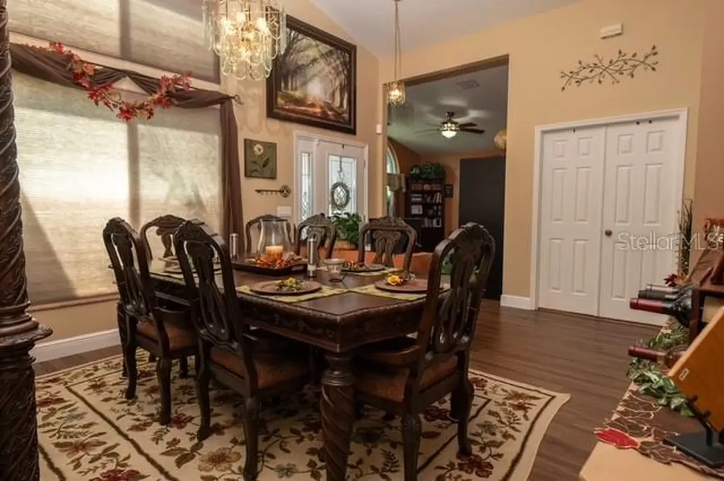 4605 Oak River Circle Valrico FL 33596