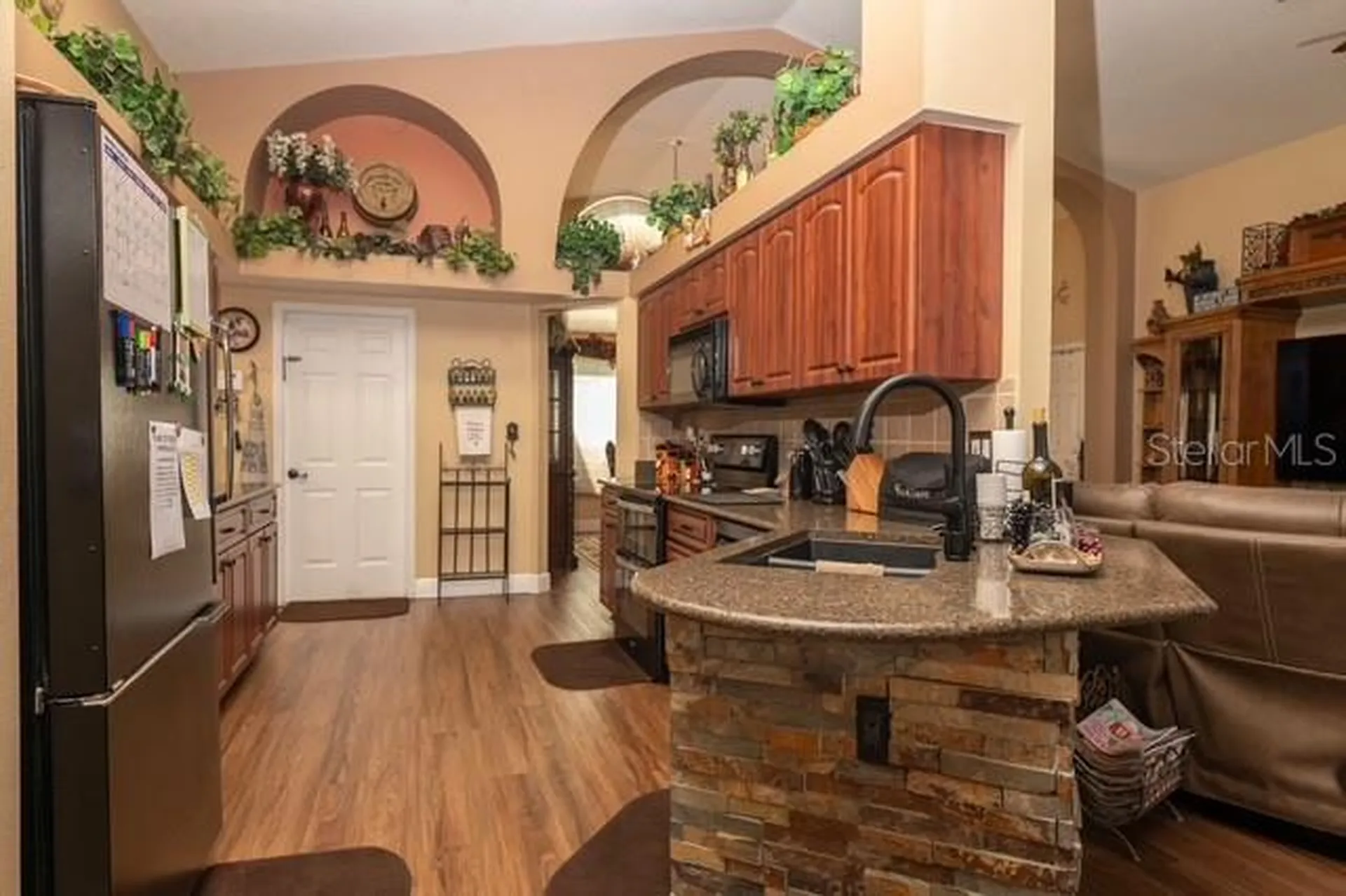 4605 Oak River Circle Valrico FL 33596