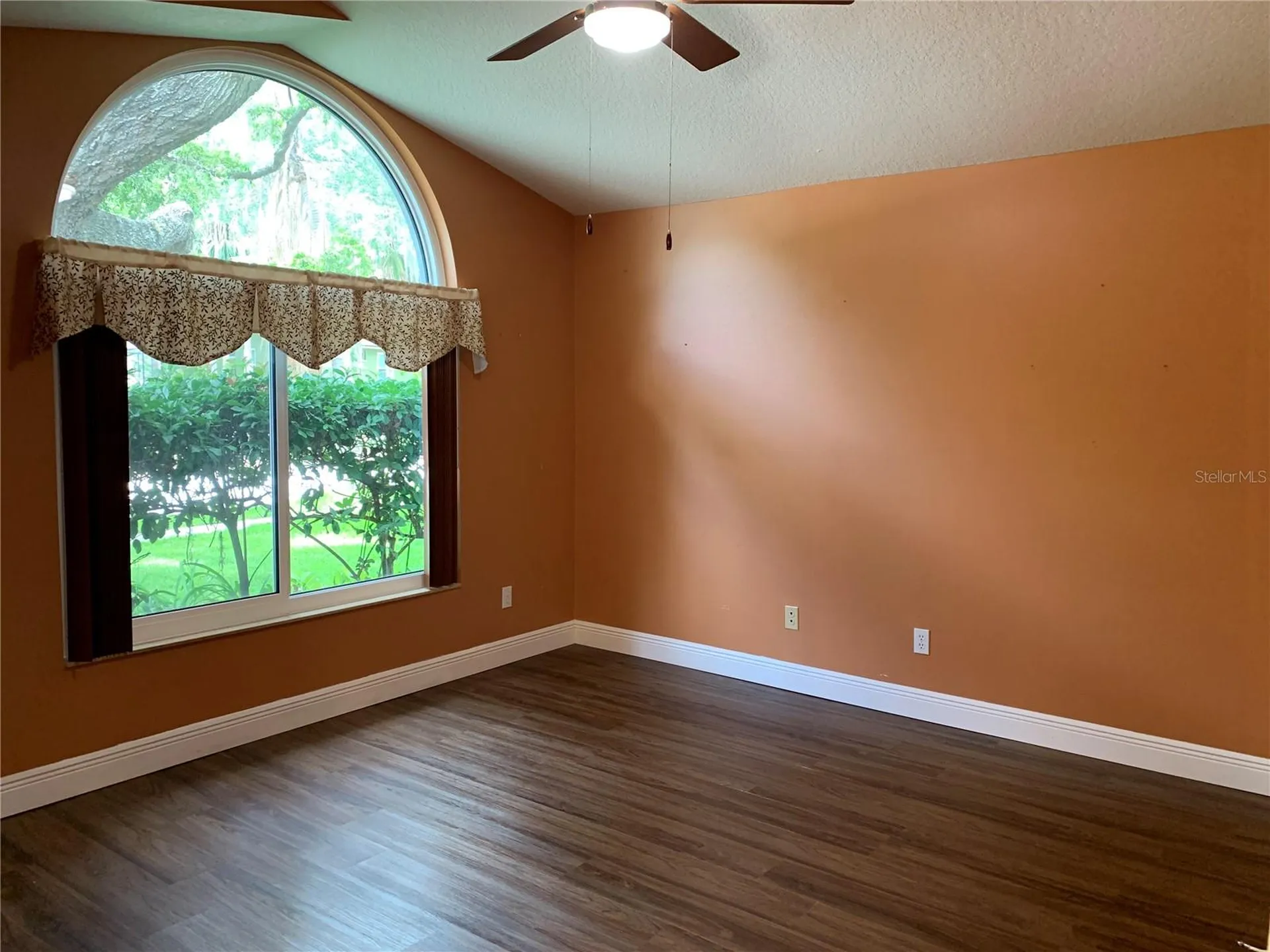 4605 Oak River Circle Valrico FL 33596