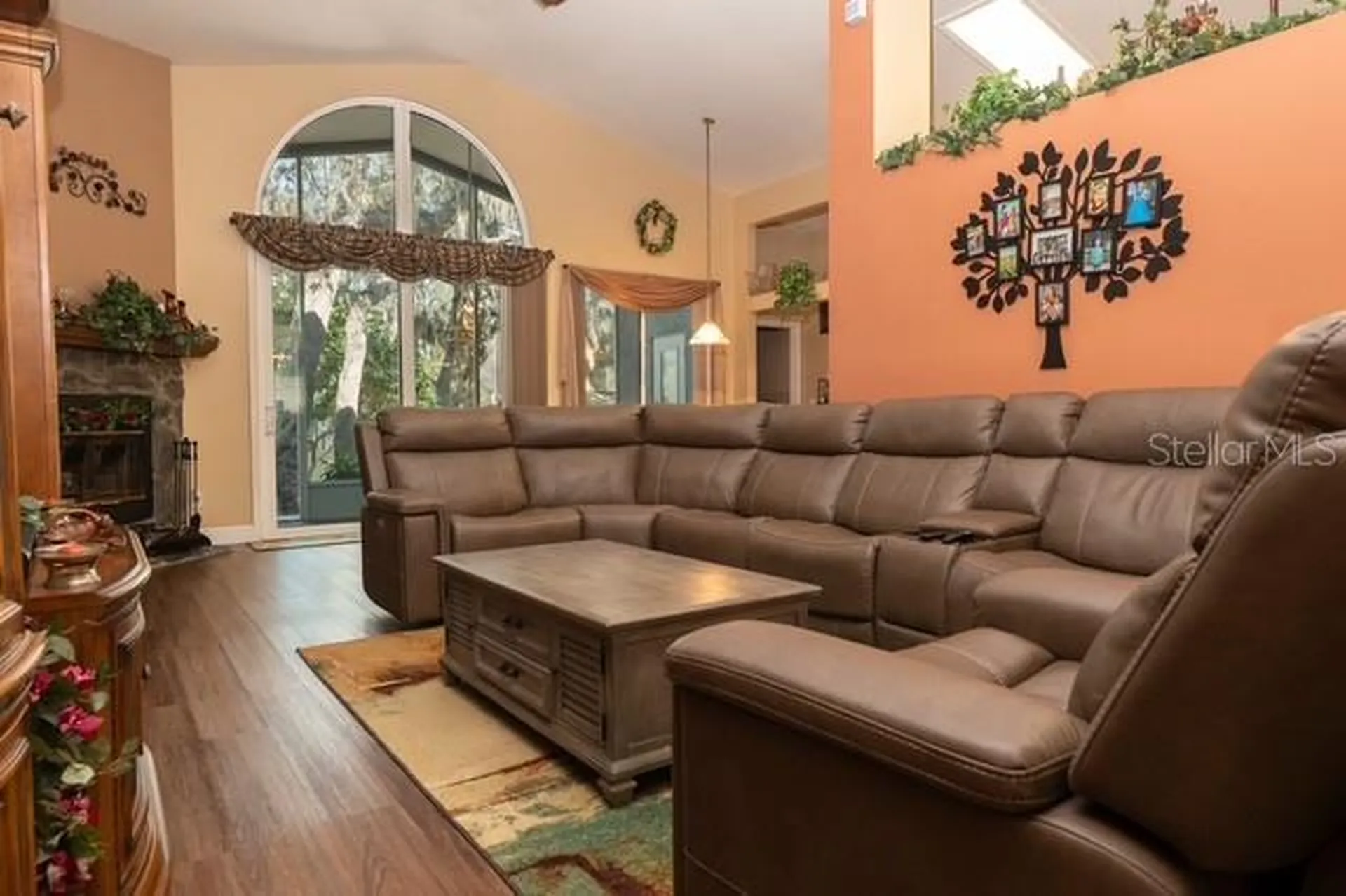 4605 Oak River Circle Valrico FL 33596