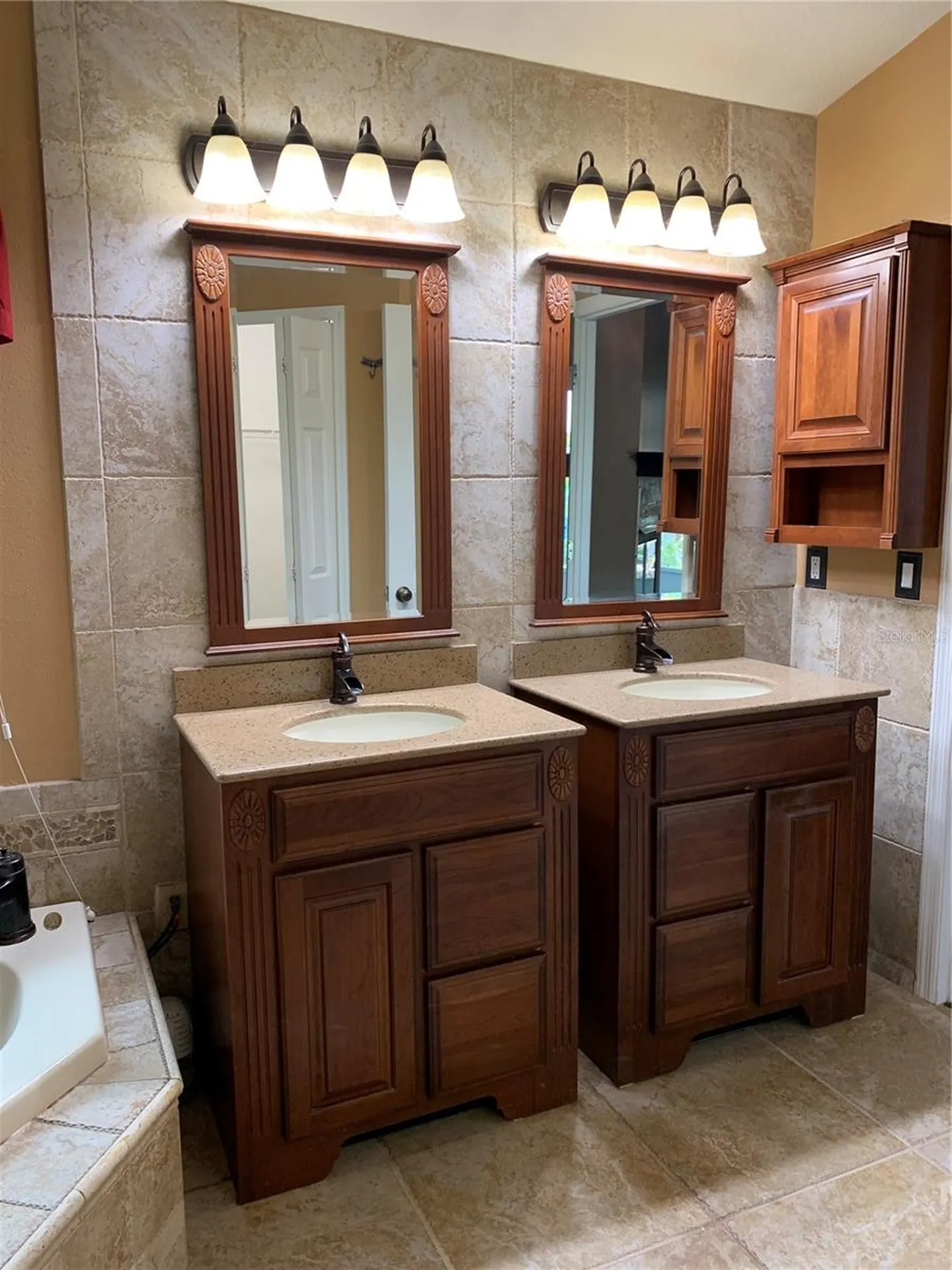 4605 Oak River Circle Valrico FL 33596