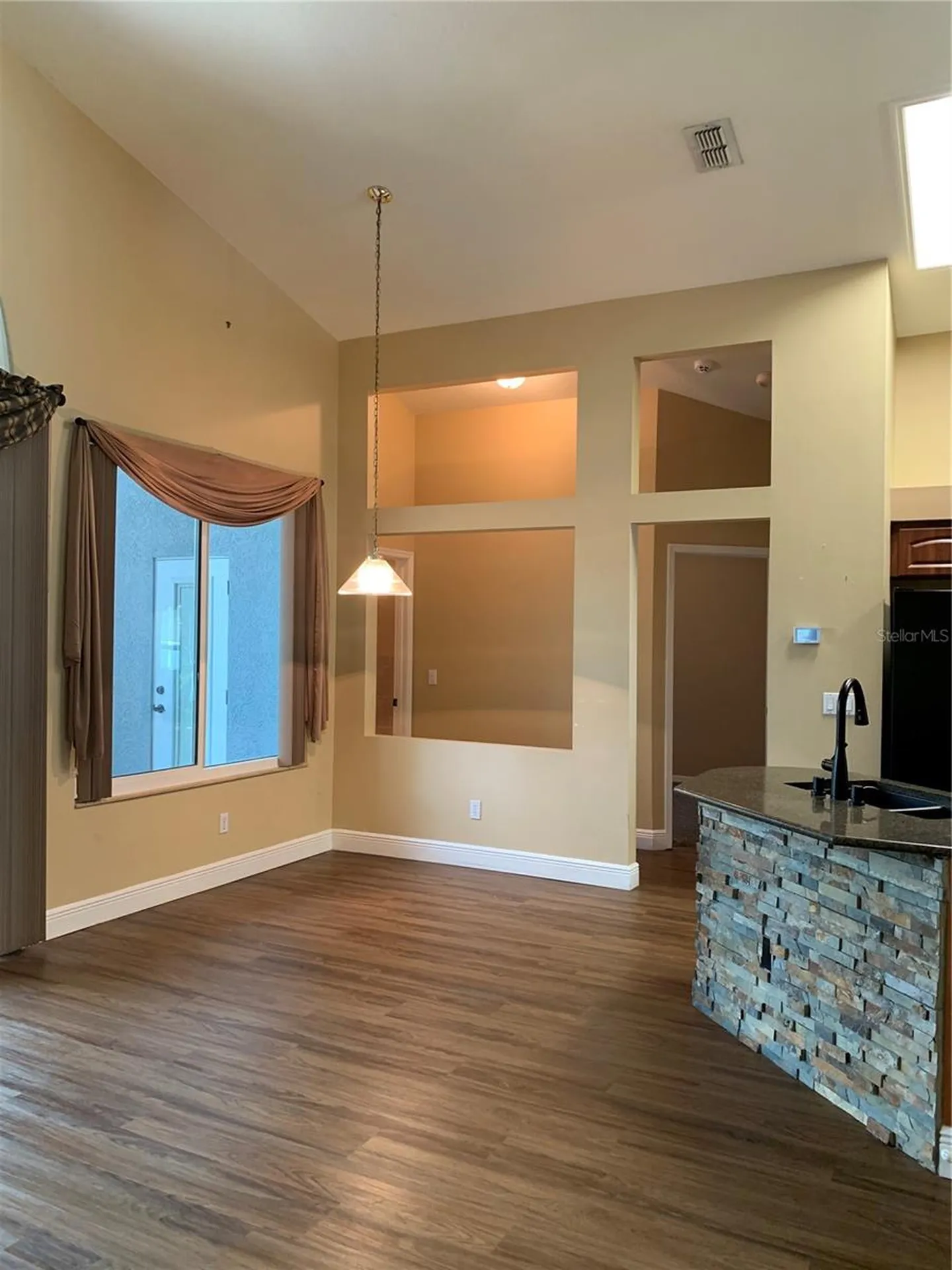 4605 Oak River Circle Valrico FL 33596