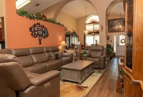 4605 Oak River Circle Valrico FL 33596