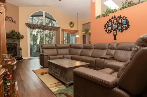 4605 Oak River Circle Valrico FL 33596