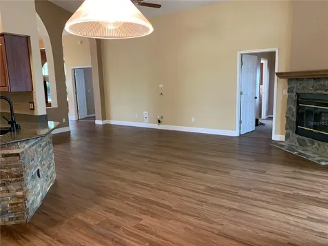 4605 Oak River Circle Valrico FL 33596