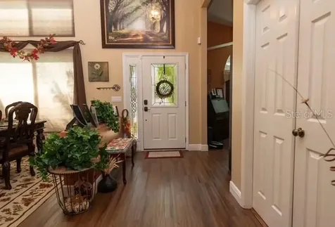 4605 Oak River Circle Valrico FL 33596