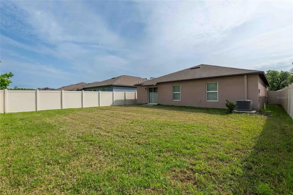 1658 Red Loop Lakeland FL 33801