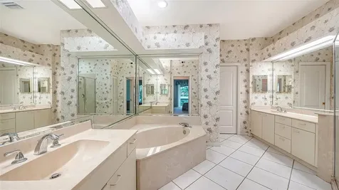 3864 Chatsworth Greene Court Sarasota FL 34235