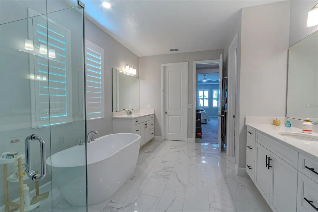 132 Lake Drive Oviedo FL 32765