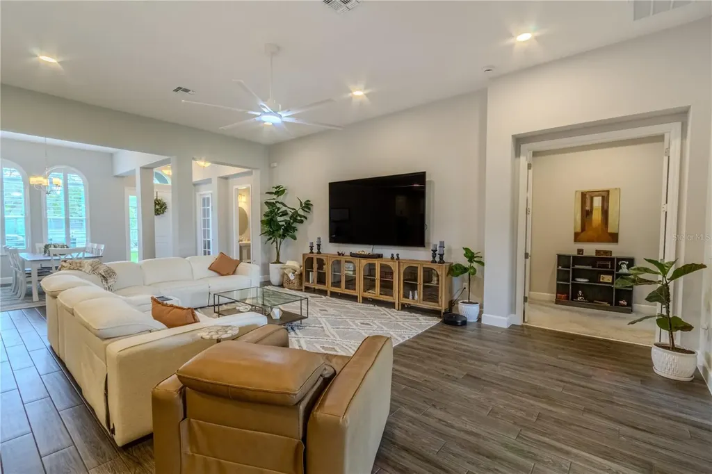 132 Lake Drive Oviedo FL 32765