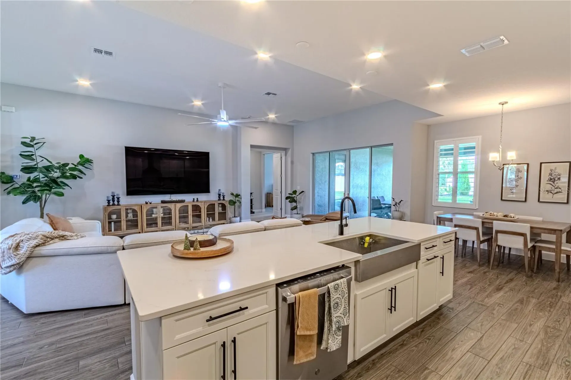 132 Lake Drive Oviedo FL 32765