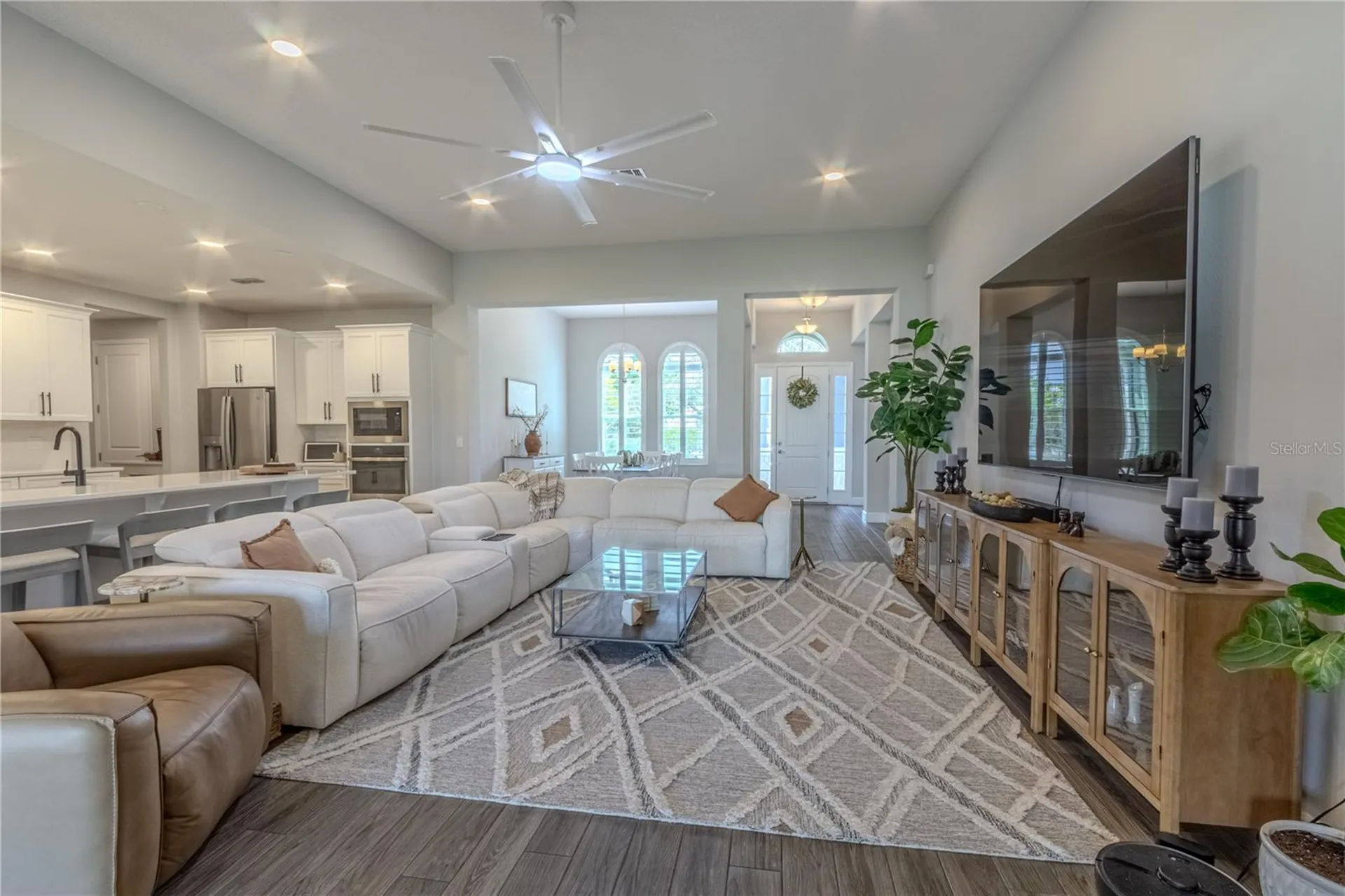 132 Lake Drive Oviedo FL 32765