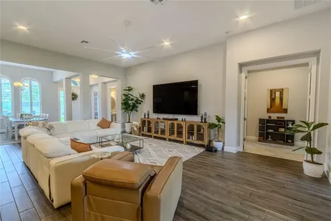 132 Lake Drive Oviedo FL 32765