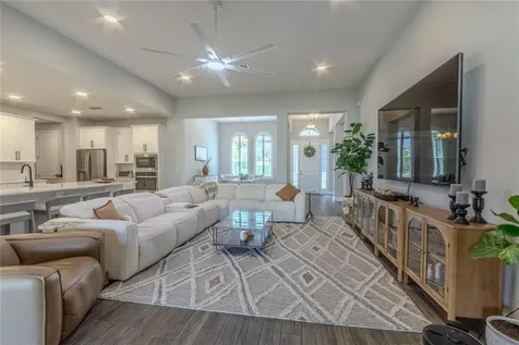 132 Lake Drive Oviedo FL 32765