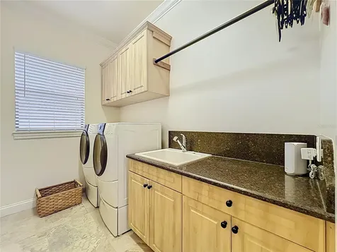 587 Broadoak Loop Sanford FL 32771
