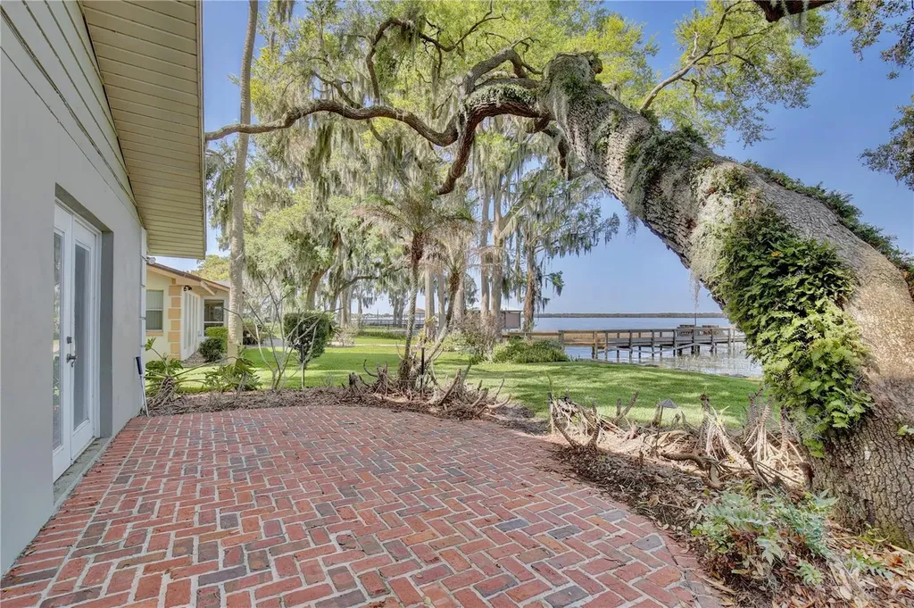 504 Banning Beach Road Tavares FL 32778