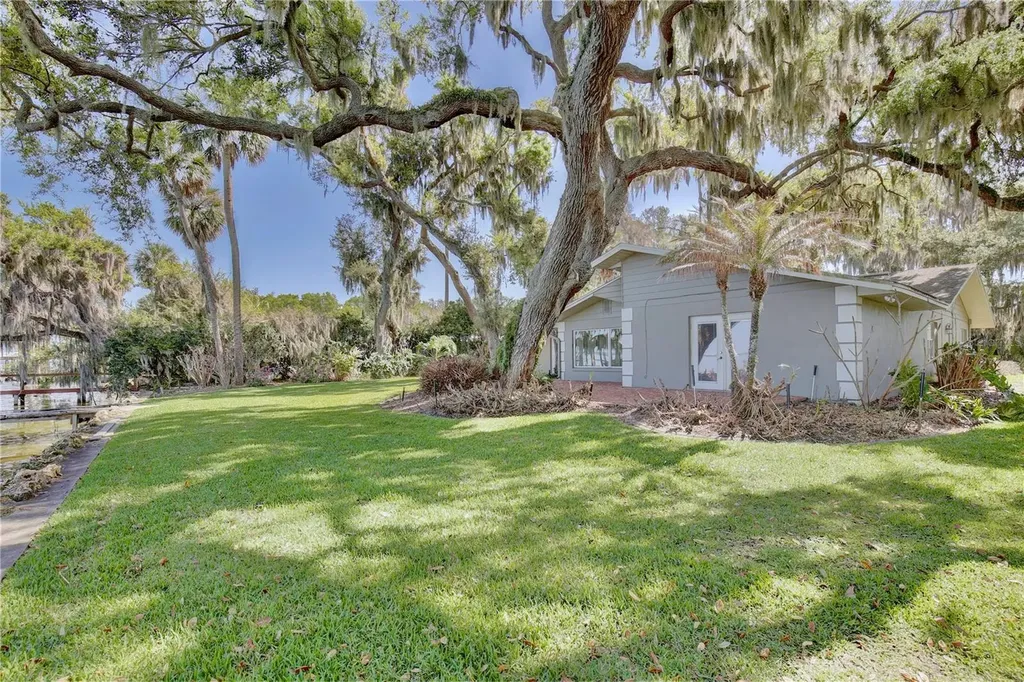 504 Banning Beach Road Tavares FL 32778