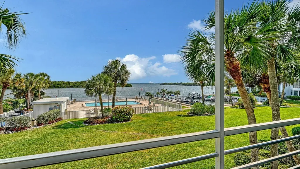 605 Sutton Place Longboat Key FL 34228