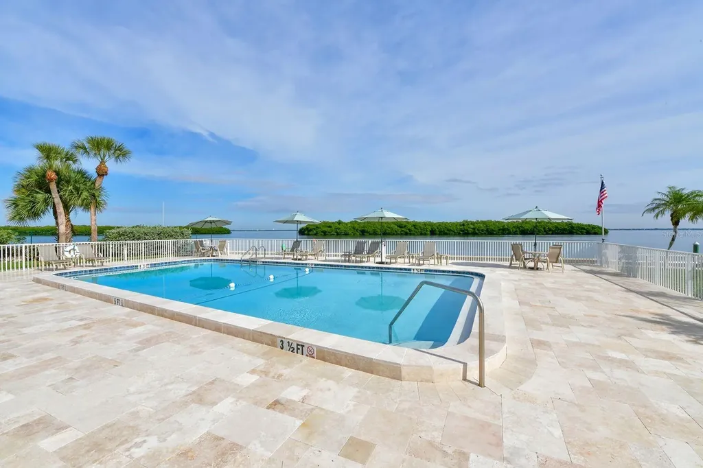 605 Sutton Place Longboat Key FL 34228