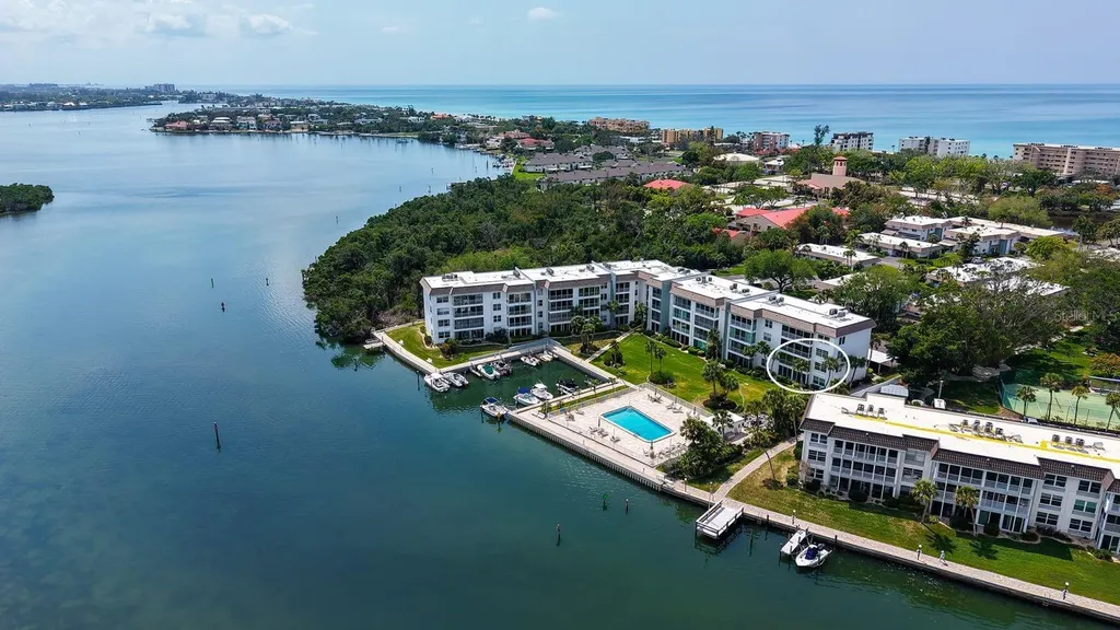 605 Sutton Place Longboat Key FL 34228