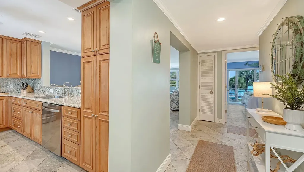 605 Sutton Place Longboat Key FL 34228