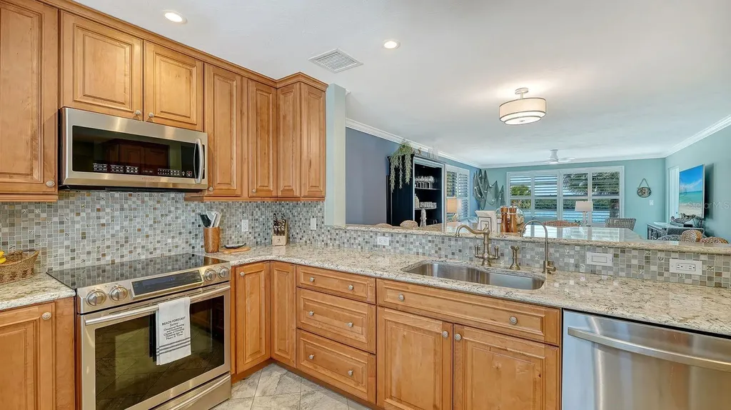 605 Sutton Place Longboat Key FL 34228
