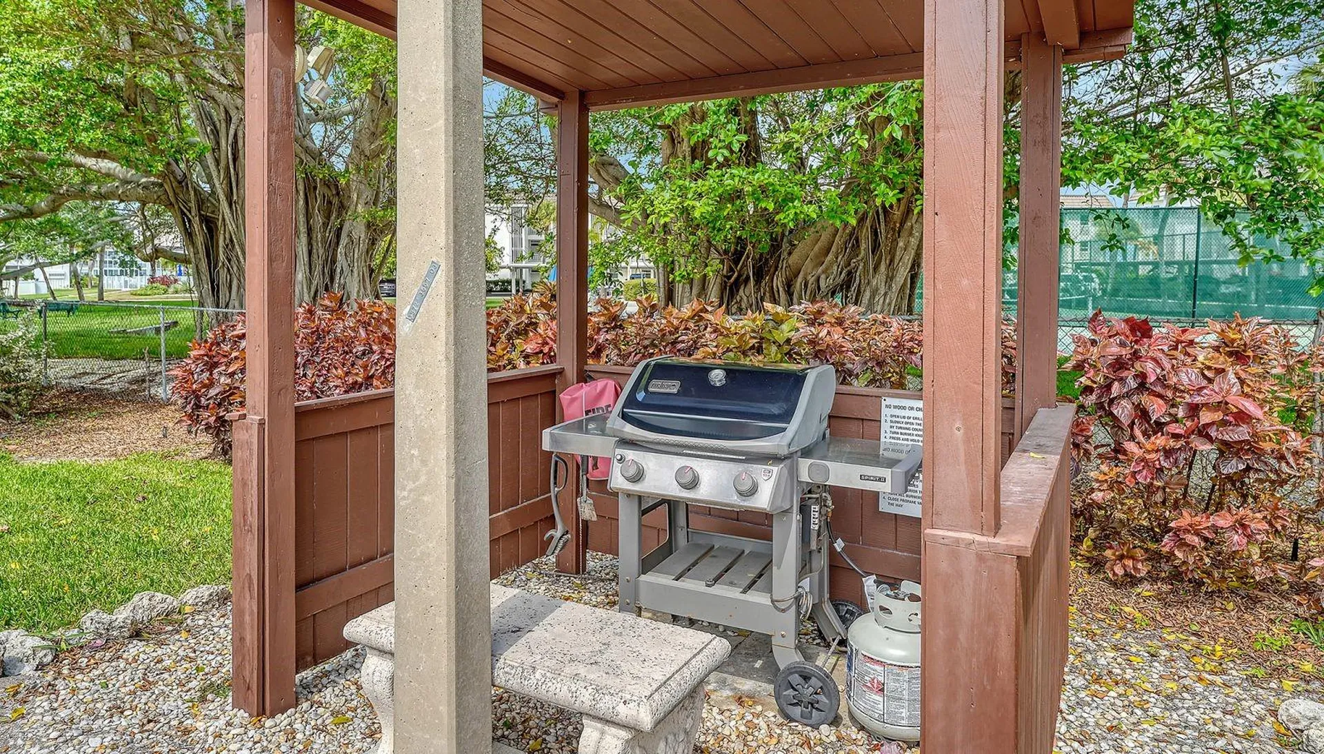 605 Sutton Place Longboat Key FL 34228