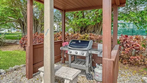 605 Sutton Place Longboat Key FL 34228