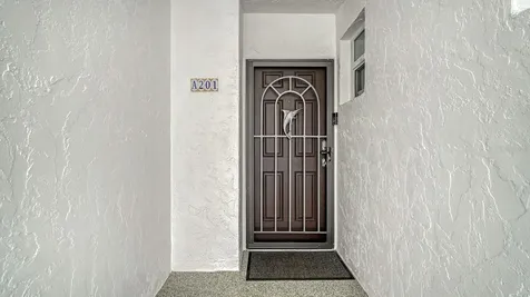 605 Sutton Place Longboat Key FL 34228