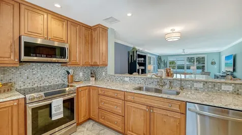 605 Sutton Place Longboat Key FL 34228