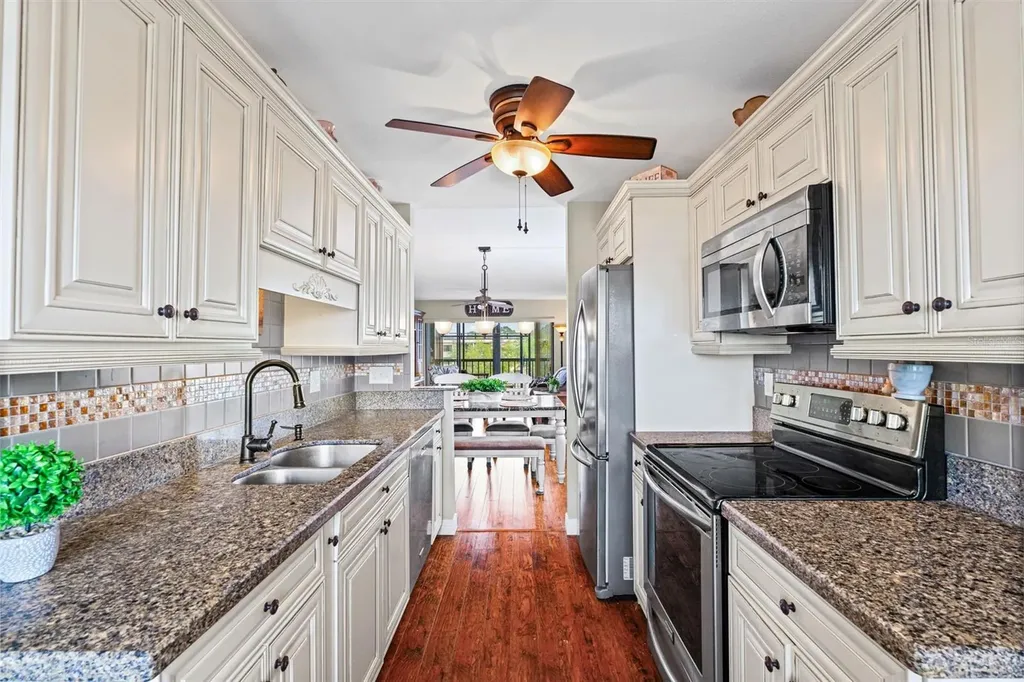 635 30th Avenue W Bradenton FL 34205