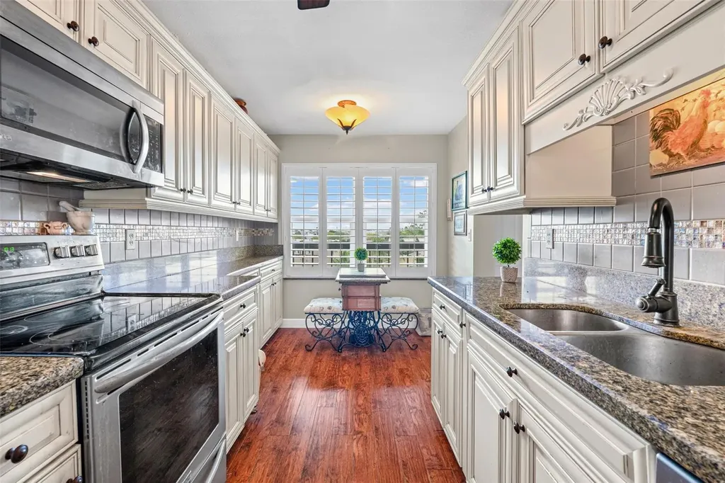 635 30th Avenue W Bradenton FL 34205