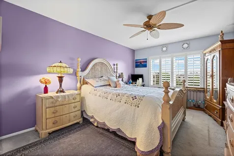 635 30th Avenue W Bradenton FL 34205
