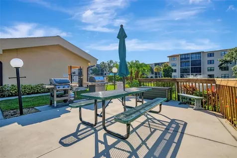 635 30th Avenue W Bradenton FL 34205