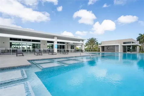 68 Riviera Village Bayamon PR 00959