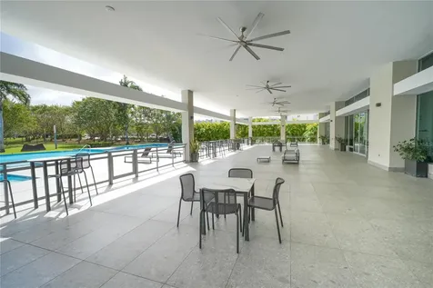68 Riviera Village Bayamon PR 00959