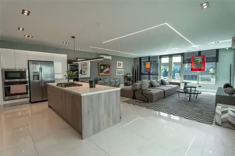 68 Riviera Village Bayamon PR 00959