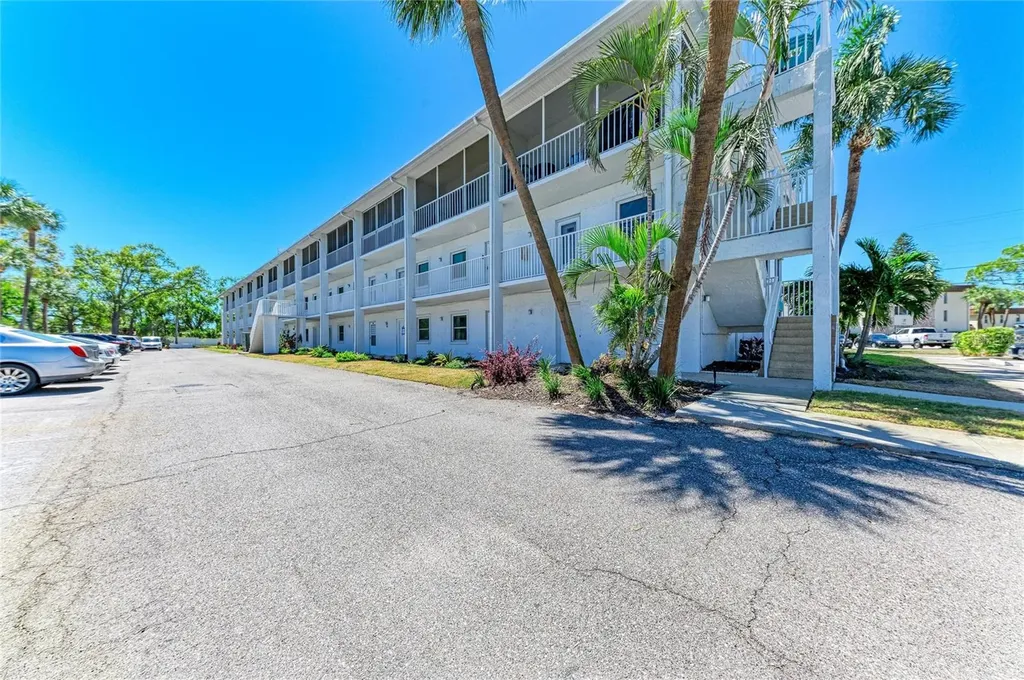 4920 38th Way S St Petersburg FL 33711