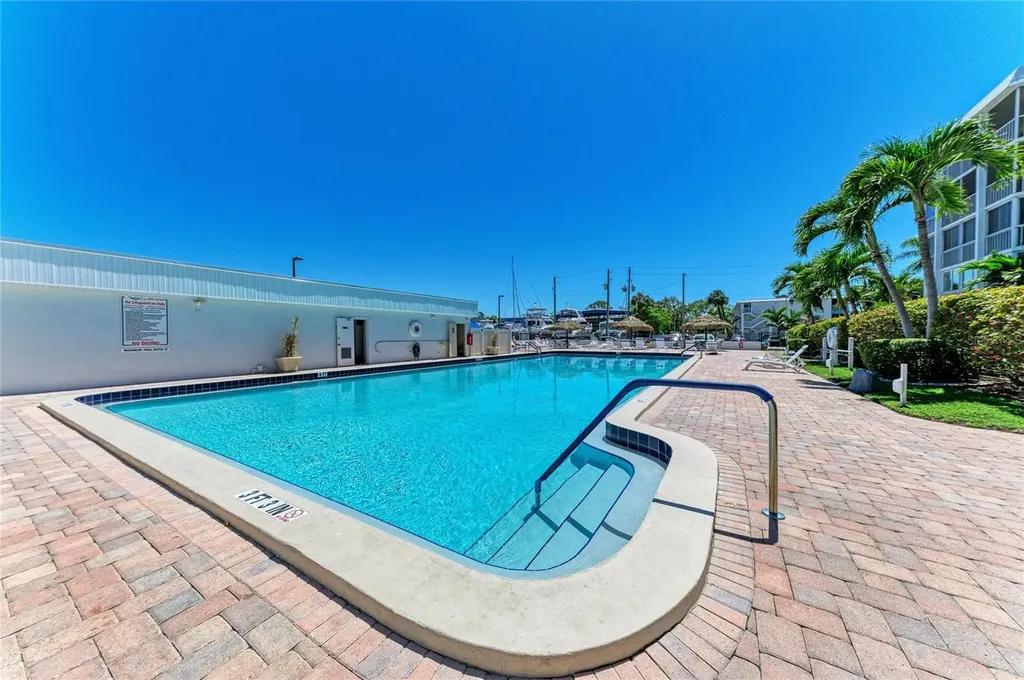 4920 38th Way S St Petersburg FL 33711